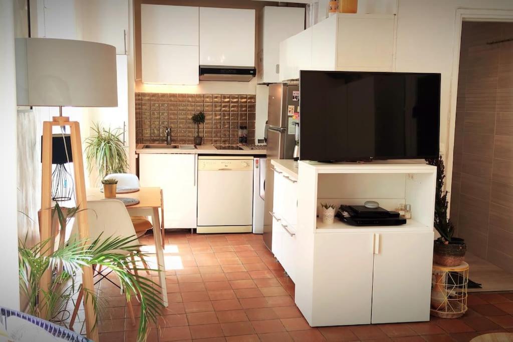 Charming 1 Bedroom In Upper Marais *